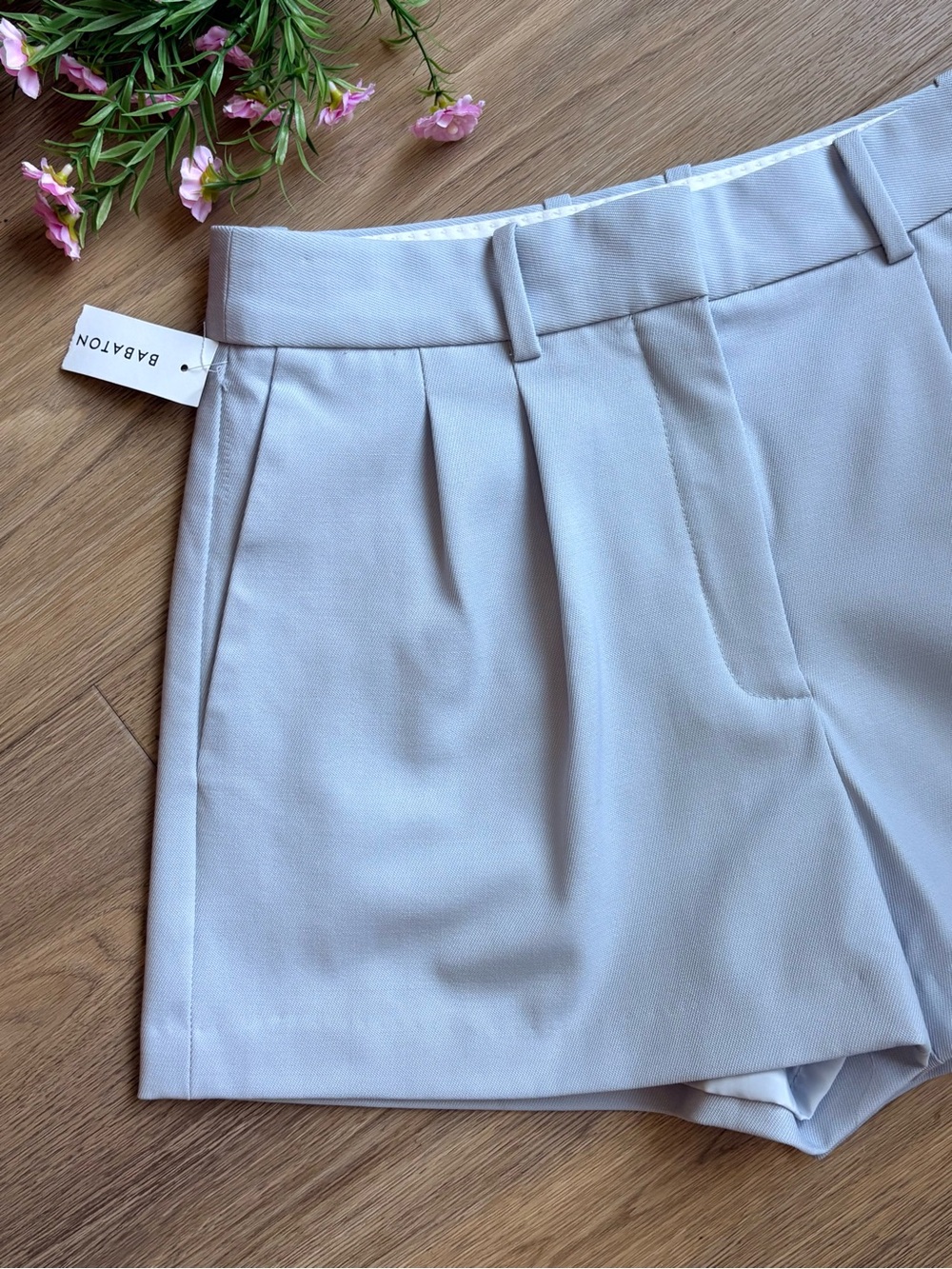 Babaton Pleated 3” Shorts in Daze Grey NWT